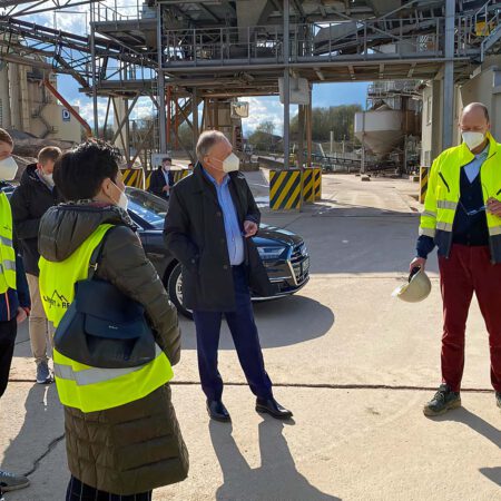 Ministerpräsident Stephan Weil zu Besuch im Kieswerk Lammert und Reese