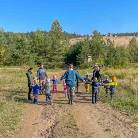 Kinder im Kieswerk Möllenbeck