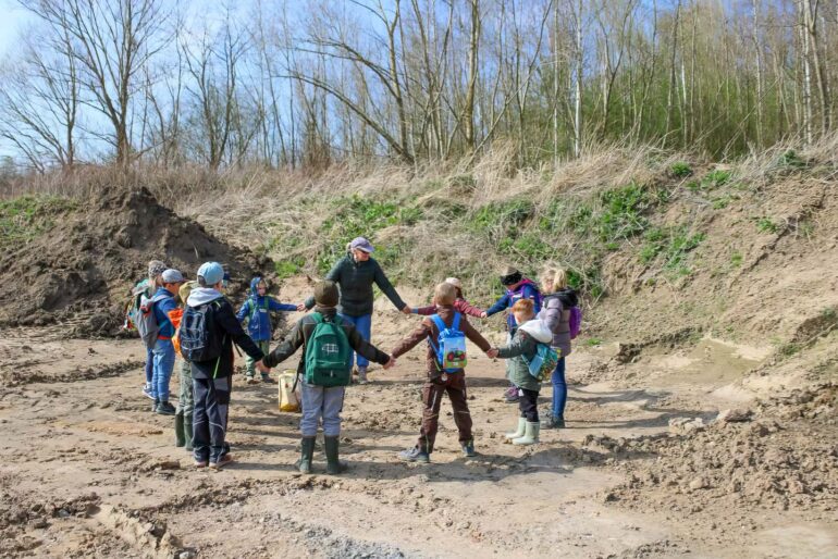 Begrüßungsrunde im Kieswerk Pampel